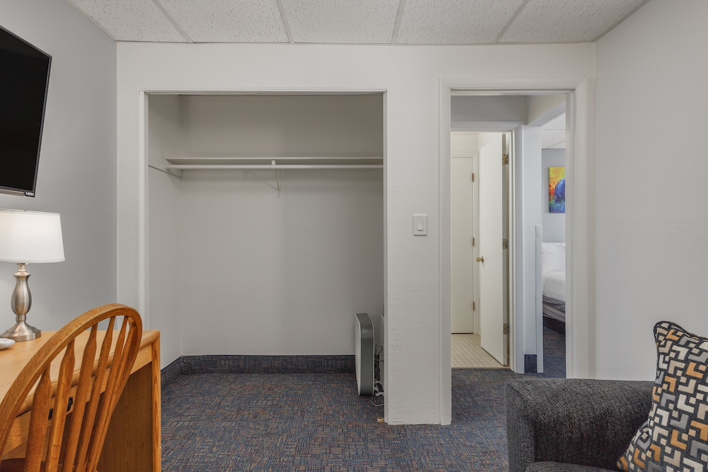 Golden North Inn - photo 20