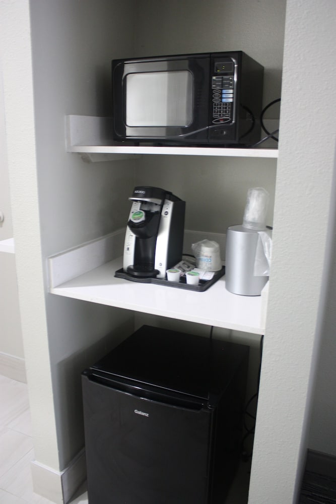 Holiday Inn Express Hotel & Suites Shamrock North by IHG - photo 31