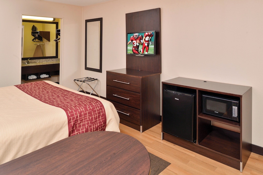 Red Roof Inn Marietta - photo 11