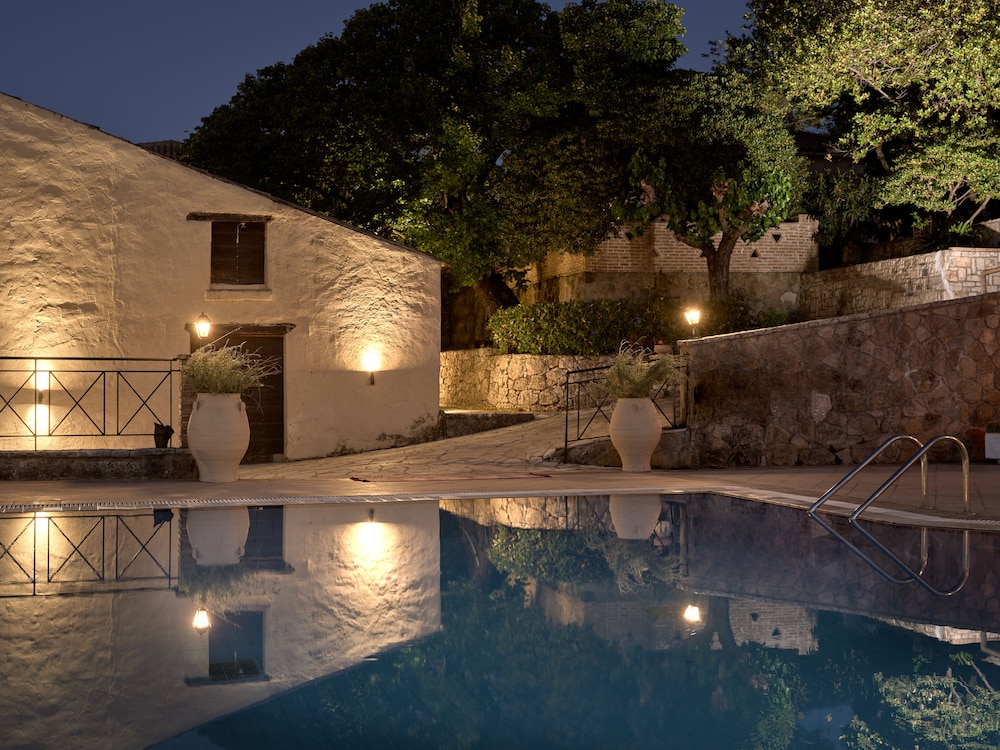 Razis Apartments — 4-Star Luxury Hotel in Zakynthos, Greece