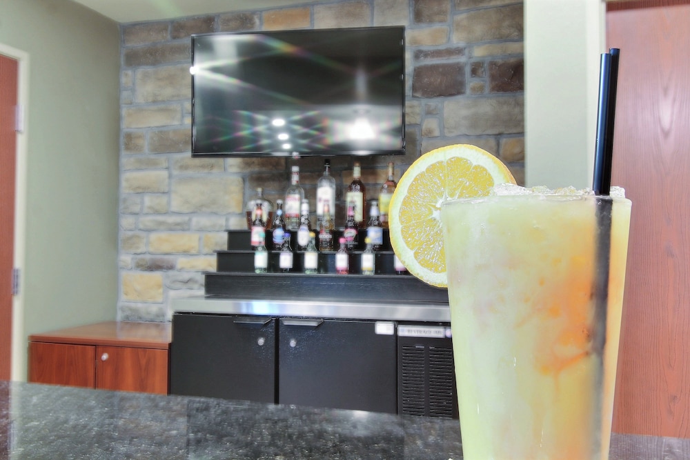 Cobblestone Hotel & Suites Beulah - photo 33
