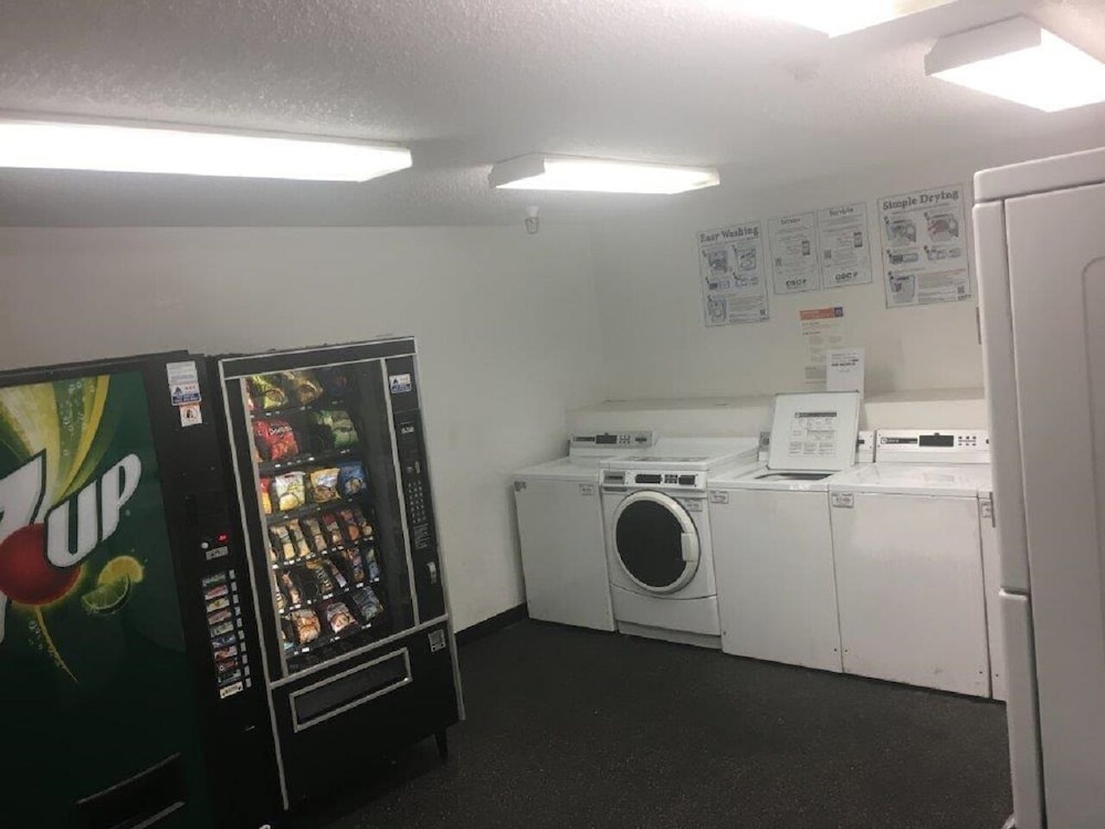 InTown Suites Extended Stay Fort Lauderdale - photo 25