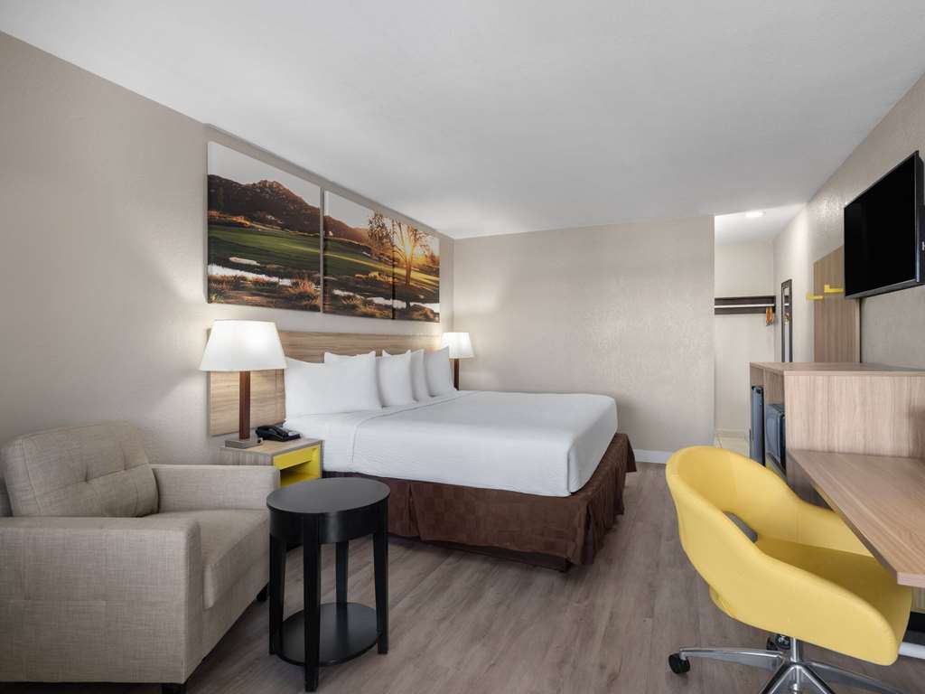 Days Inn by Wyndham Las Vegas Airport Near the Strip - photo 4