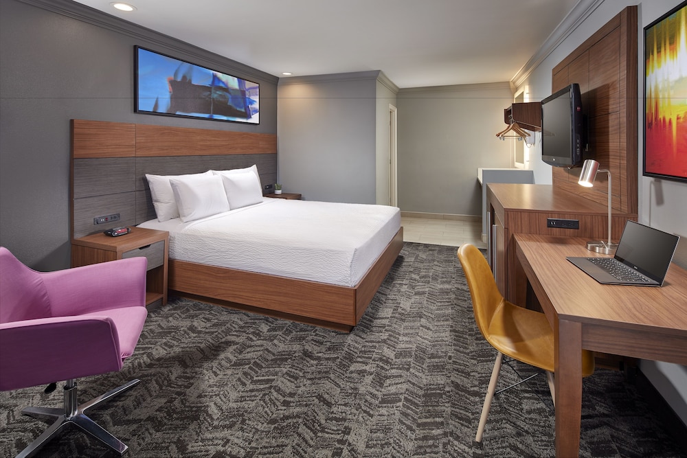 Studio Inn and Suites at Promenade Downey - photo 9