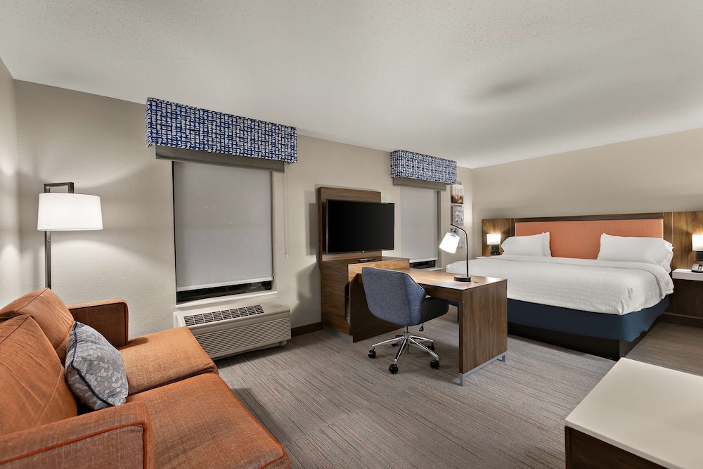Hampton Inn & Suites by Hilton Petoskey - photo 27