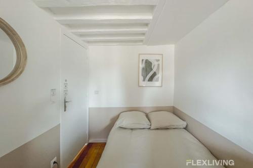 Flexliving room Lune — eco-hotel in Paris