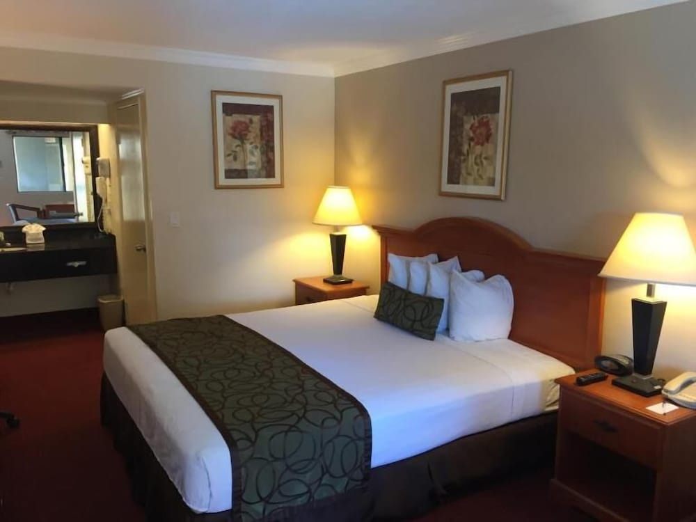 Chula Vista Inn - photo 16