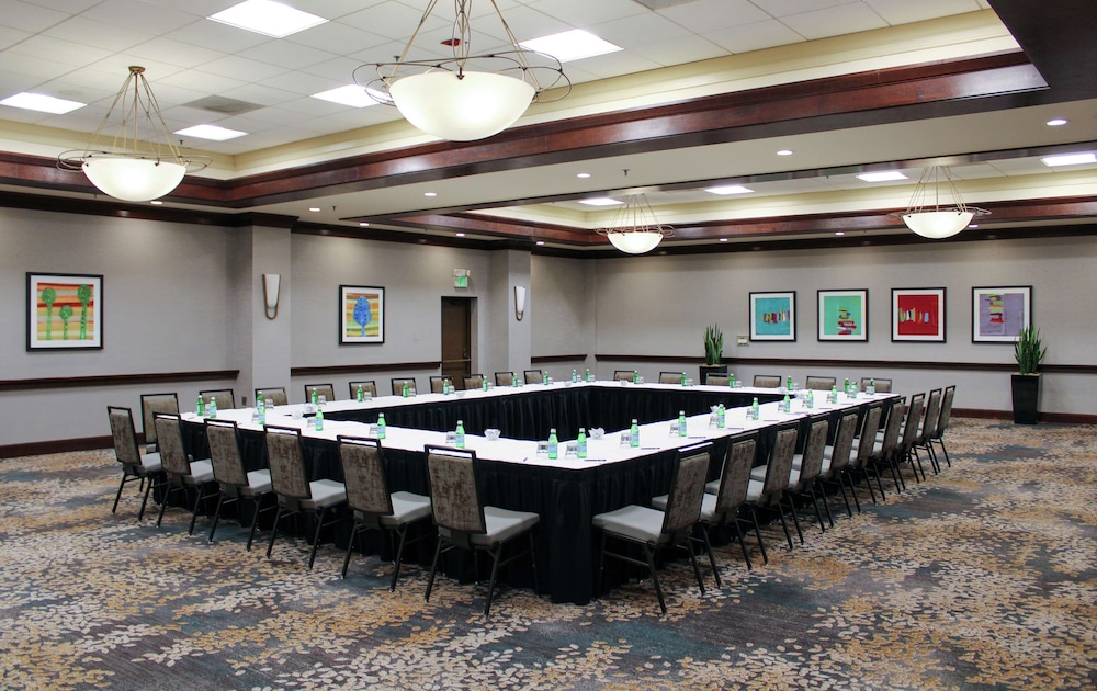 Hilton Sacramento Arden West - photo 37