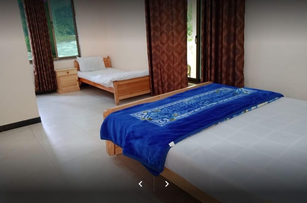 Pameer Continental Hotel And Restaurant — hotel in Muzaffarabad