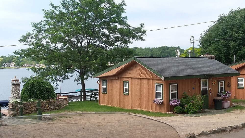 Crooked Lake Resort Cabin 4 - photo 39