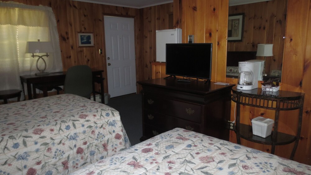 The Villager Motel - photo 8