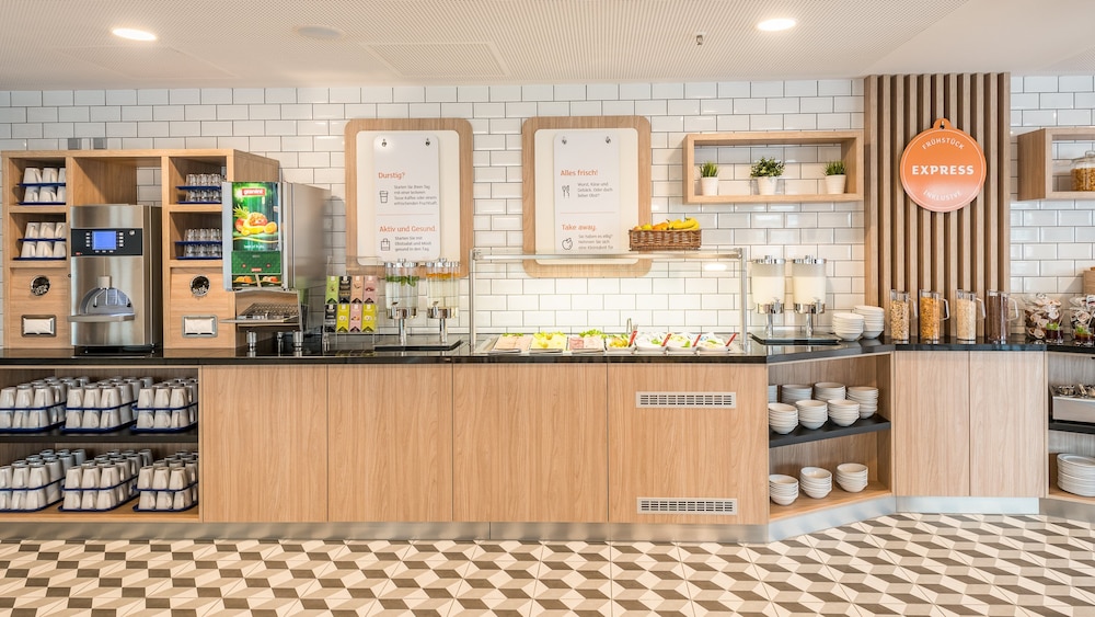 Holiday Inn Express Hotel & Suites Schulenburg by IHG - photo 69