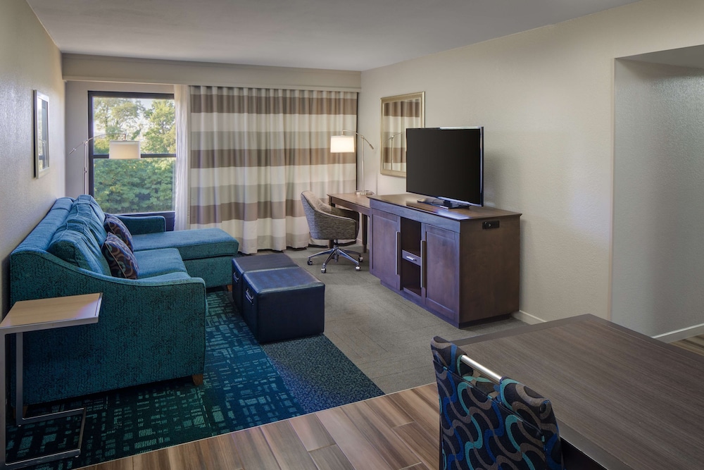 Hampton Inn & Suites Nashville Airport - photo 24