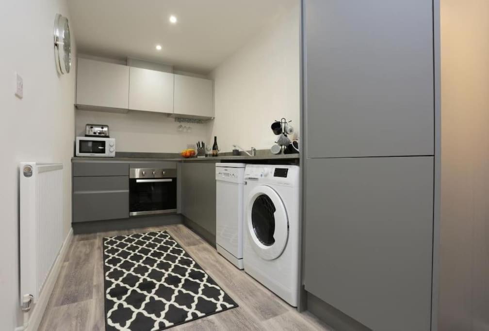 Coastal Charm By Bournecoast A Modern Apartment Close To The Sandy Beaches Fm8387 — 4-Star Luxury Hotel in Bournemouth, United Kingdom