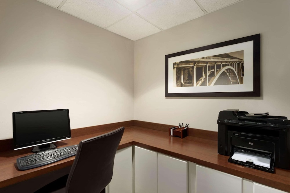 Country Inn & Suites by Radisson Camp Springs MD - photo 15