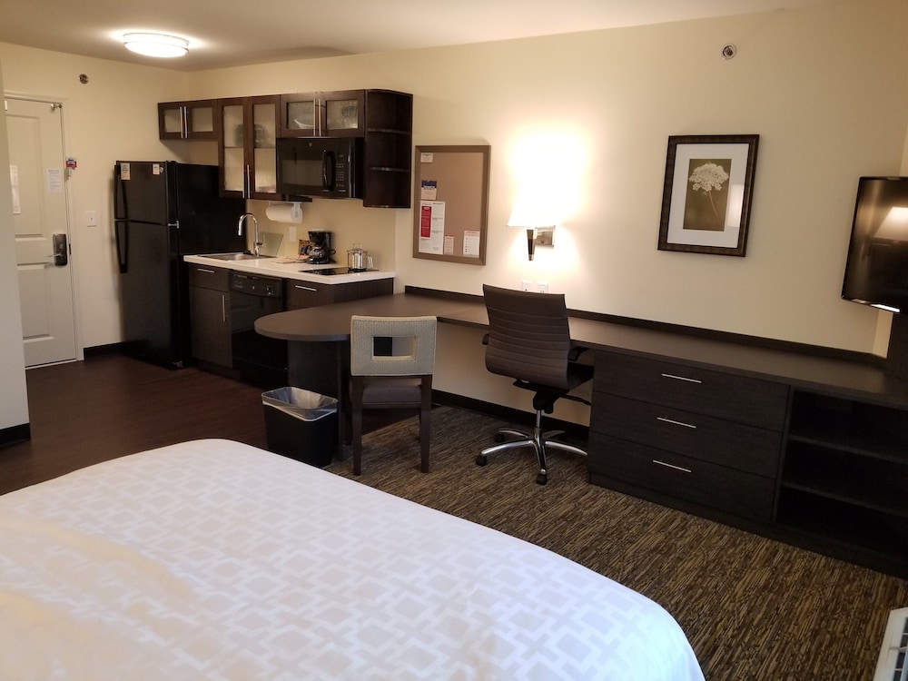 Candlewood Suites Davenport by IHG - photo 8