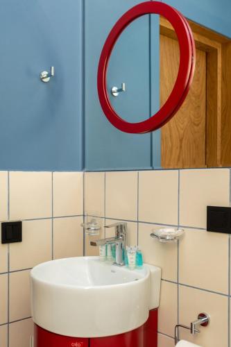 Newly Renovated Modern 2BR Apartment near Fabrika