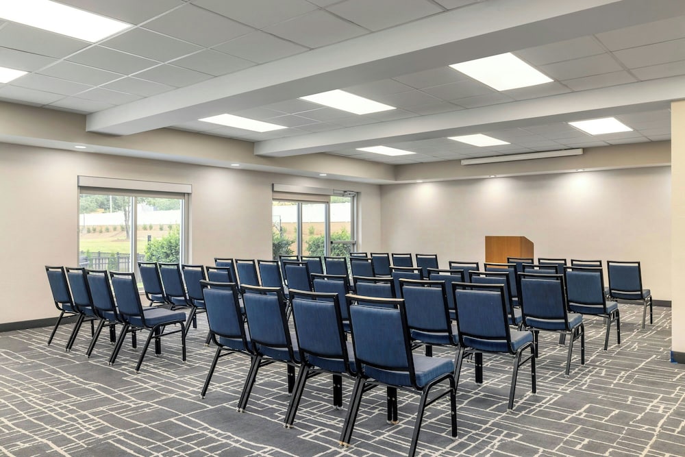 TownePlace Suites by Marriott Charlotte LoSo Airport - photo 23