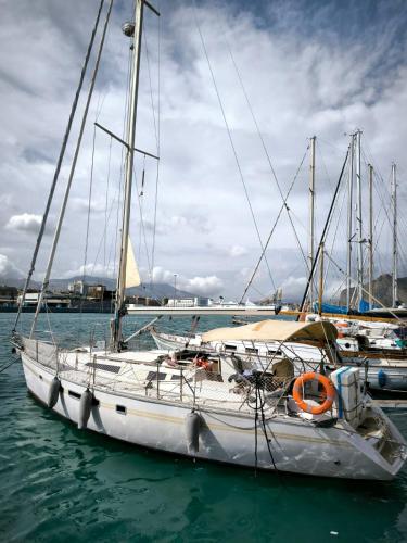 Gloria Sailing - carbon neutral hotel in Palermo