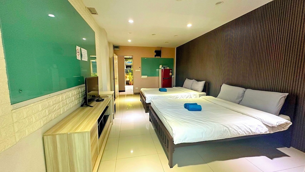 At Ease Hotel Suvarnabhumi in Samut Prakan, Thailand