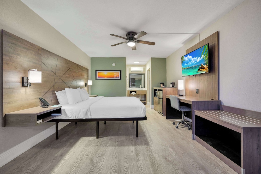 Quality Inn & Suites Airport Cruise Port Hollywood - photo 44