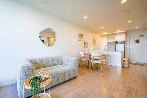 Cosy 2 Bedroom Apartment with City Conveniences — 4-Star Luxury Hotel in Auckland, New Zealand