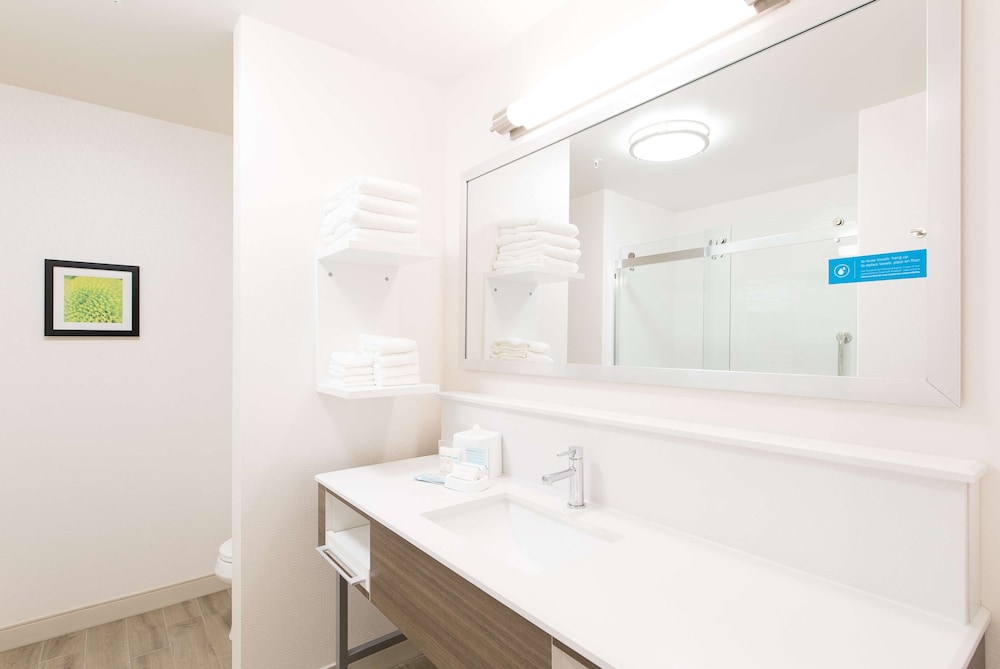 Hampton Inn & Suites Fayetteville - photo 31