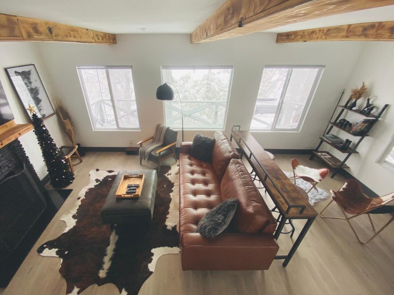 The Inspo Cabin with Stunning View — 4-Star Luxury Hotel in Running Springs, United States