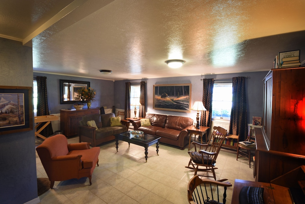 Bad Rock Bed and Breakfast Inn - photo 53