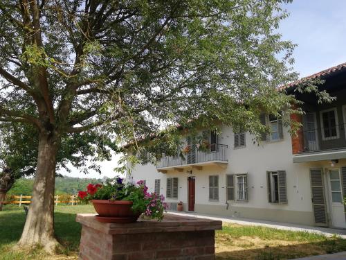 Agriturismo Il Fra' — 4-Star Luxury Hotel in Tigliole, Italy