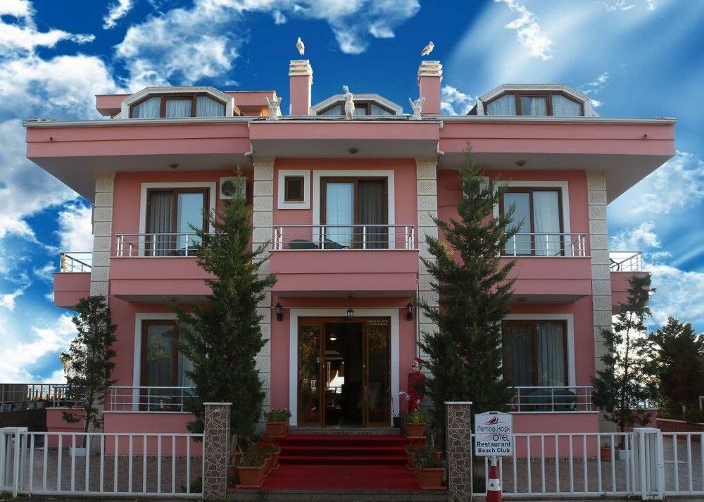 Pembe Kosk Hotel in Edremit, Turkey