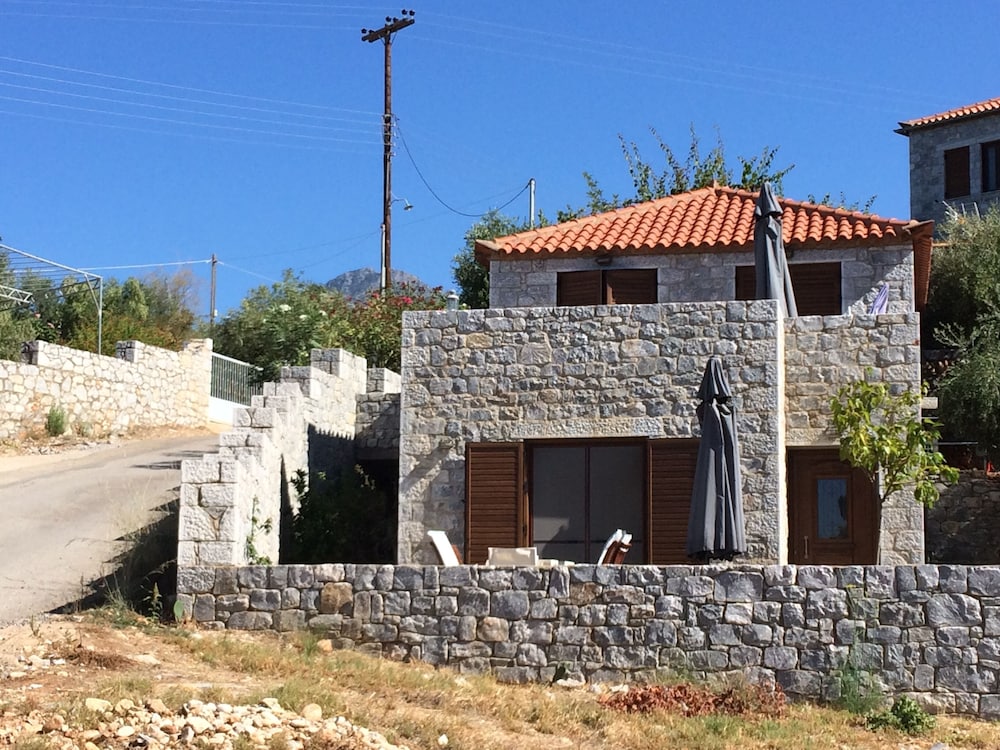 Leonidas Stone Houses Near Beach 50 Meters Away From Tavern With Local Food in Agios Dimitrios, Greece