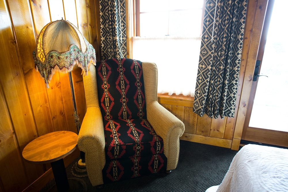 McMenamins Kalama Harbor Lodge - photo 23