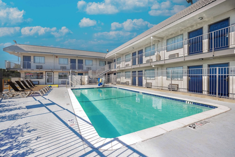 Motel6 Fort Worth TX East - photo 18