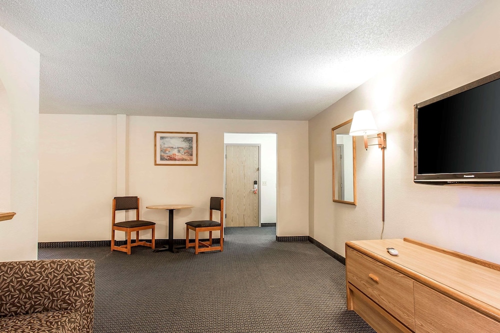 Brentwood Inn - photo 29