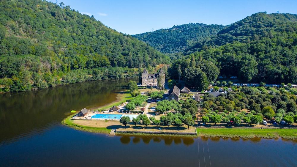 Camping le Gibanel — 4-Star Luxury Hotel in Argentat, France