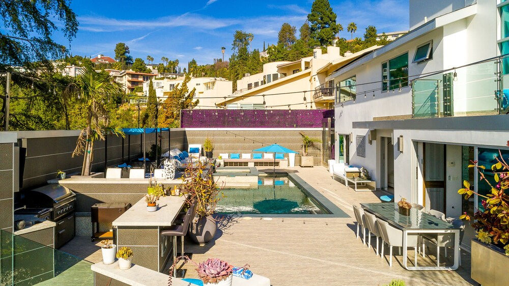 Hollywood Estate With Stunning Views - photo 61