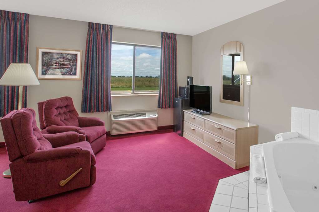 Super 8 by Wyndham Bethany MO - photo 22