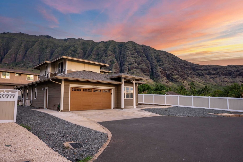 Makaha Villa by Avantstay Mountain Ocean Views — 4-Star Luxury Hotel in Waianae, United States