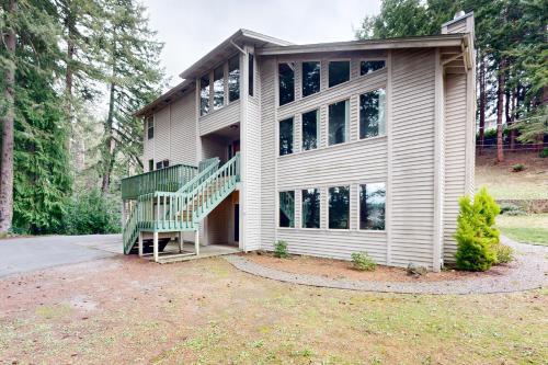 The Pony Creek Forest Retreat in North Bend, United States