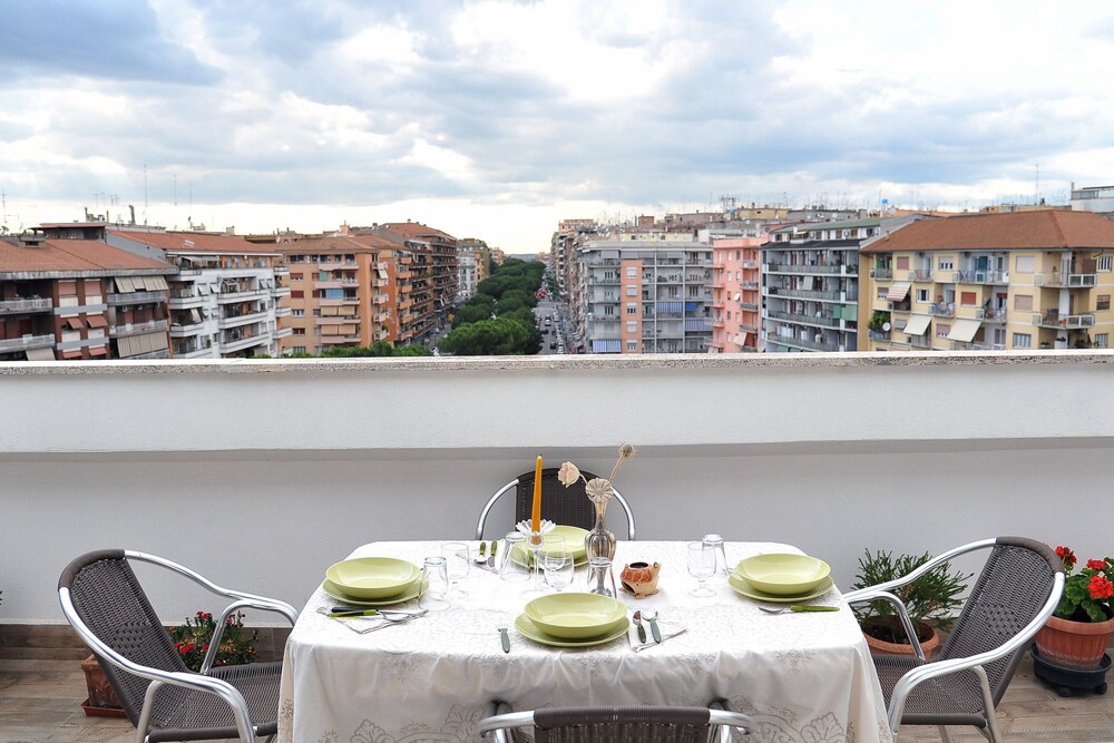 Attico luminoso terrazza Metro A Aria Cond WiFi — 4-Star Luxury Hotel in Rome, Italy