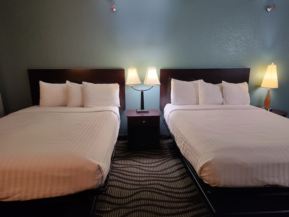 Baymont Inn & Suites by Wyndham Lincoln NE - photo 3