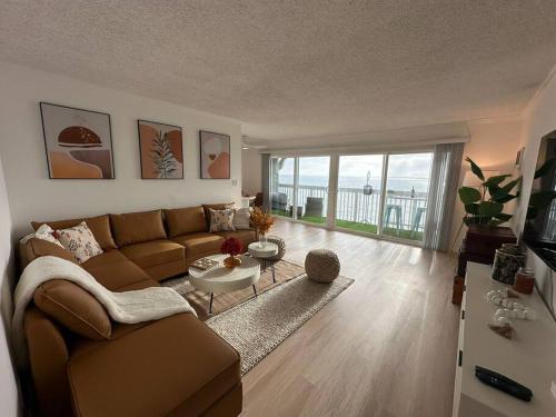 Oceanfront 2BR 2BA with Stunning View 333 — 4-Star Luxury Hotel in Redondo Beach, United States
