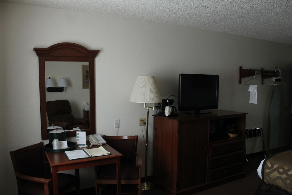 Lone Tree Inn - photo 9