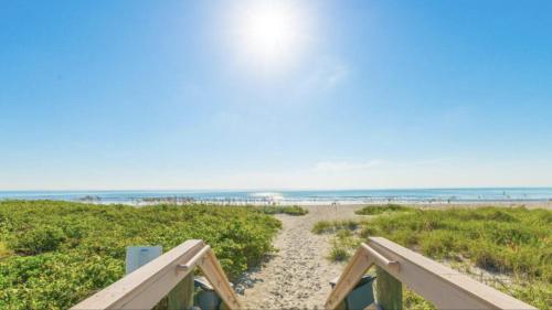 Tropical Paradise at Diplomat — 4-Star Luxury Hotel in Cocoa Beach, United States