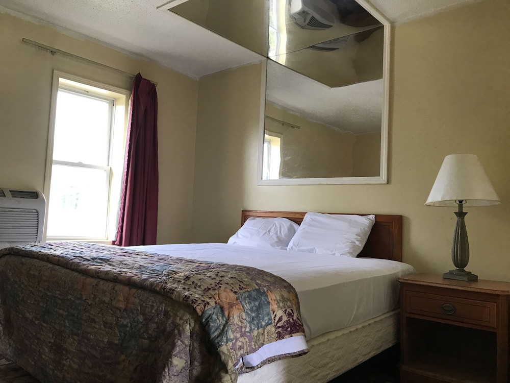 Presidential Inn & Suites - photo 6