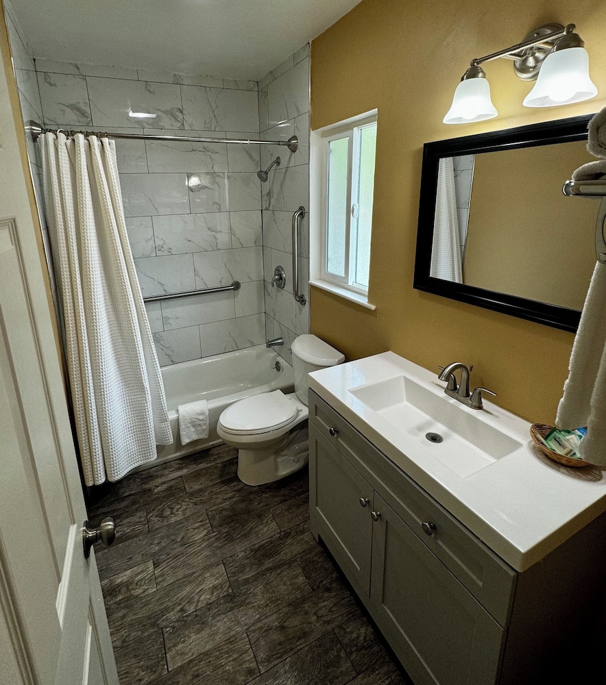 Carmel Wayfarer Inn - photo 18