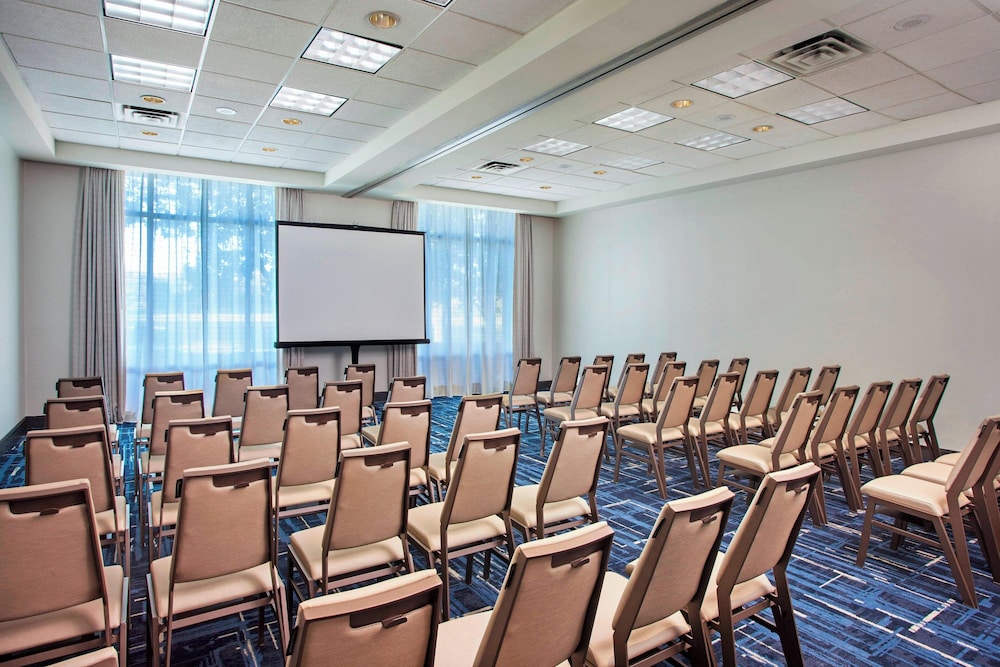 Sheraton Suites Philadelphia Airport - photo 25