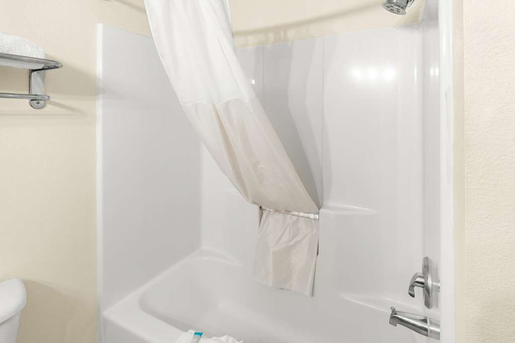 GuestHouse Kelso Longview - photo 16