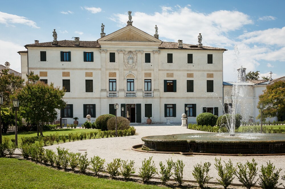Villa Volpi — 4-Star Luxury Hotel in Mogliano Veneto, Italy